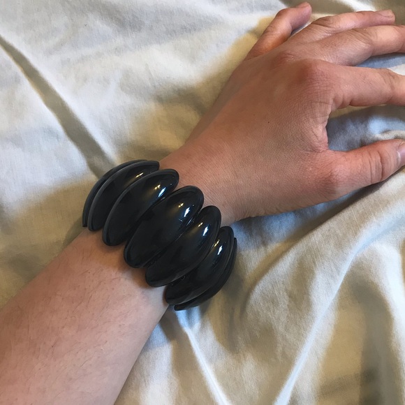Plastic Black Stone-inspired Stretch Bracelet